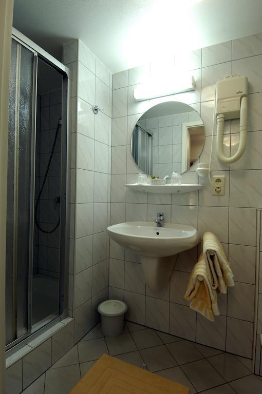 Zum Burghof Hotel Schoenberg Room photo
